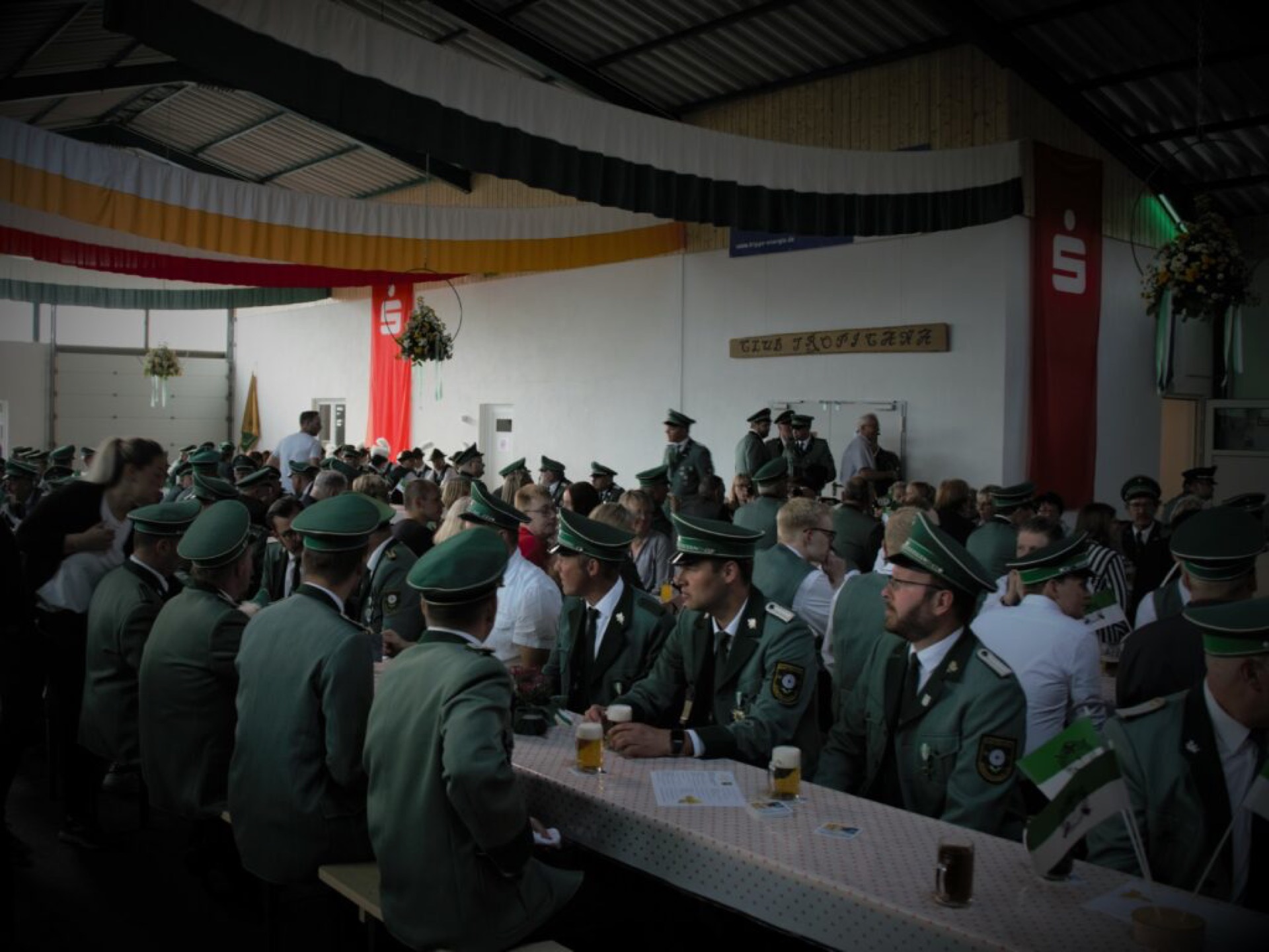 100 Jahre Schützenfest in Römershagen in der frisch renovierten Schützenhalle.